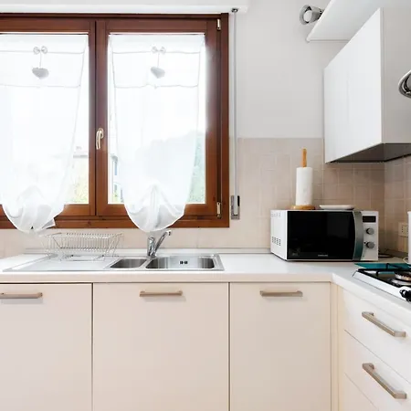 Guesthost - Firenze Nova Comfortable Apartament With Terrace-2